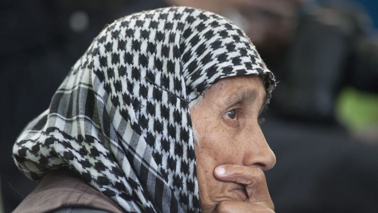 افتتاح "مسجد" يقبل المثليين وجميع الديانات وإمامة المرأة في جنوب إفريقيا وجزائري يتظاهر ضده افتتاح "مسجد" يقبل المثليين وجميع الديانات وإمامة المرأة في جنوب إفريقيا وجزائري يتظاهر ضده