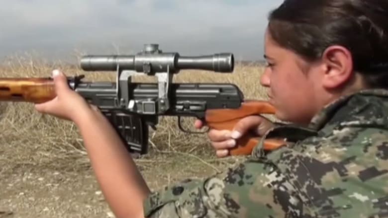 بالفيديو.. مجندات كرديات يتهيأن لقتال داعش