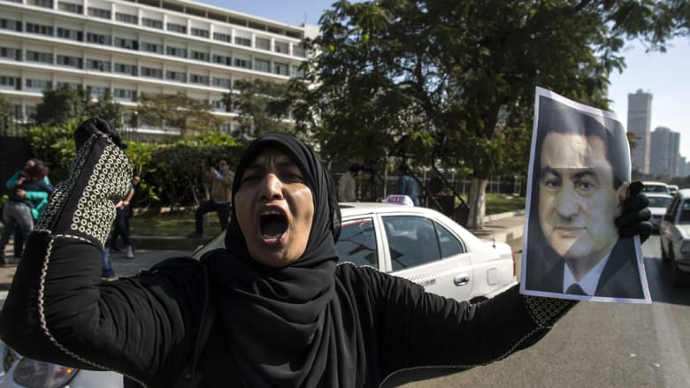 وأخرى تهلل فرحا بالقرار وأخرى تهلل فرحا بالقرار