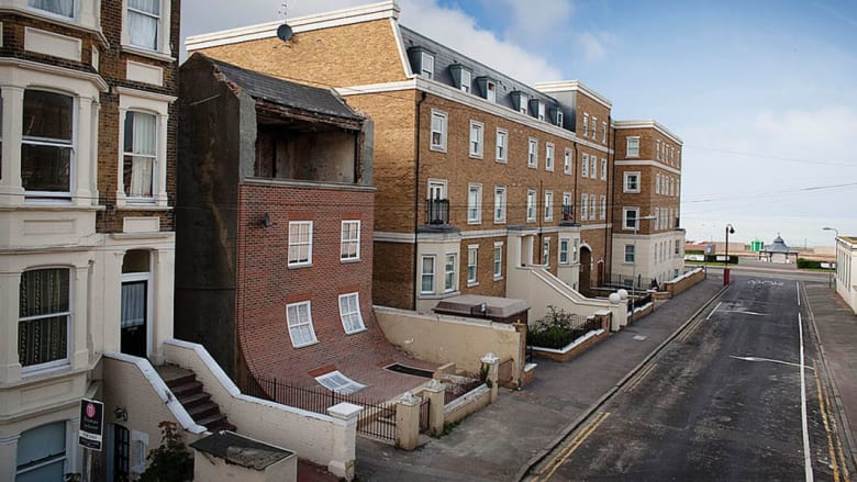 مهندس يتفنن بتصميم الأبنية الخادعة للأبصار مهندس يتفنن بتصميم الأبنية الخادعة للأبصار