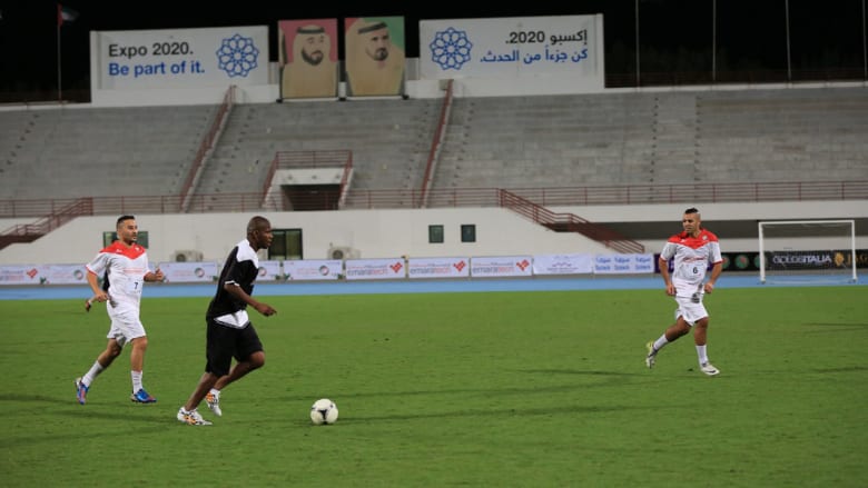 مارادونا يشارك في الإمارات في أطول مباراة في تاريخ كرة القدم مارادونا يشارك في الإمارات في أطول مباراة في تاريخ كرة القدم