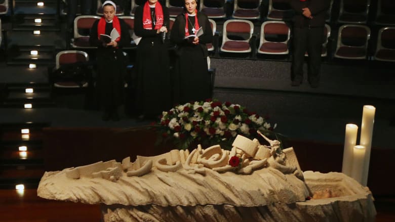 سعيد عقل يوارى الثرى بعد أن أثار الجدل حيا وداخل النعش سعيد عقل يوارى الثرى بعد أن أثار الجدل حيا وداخل النعش