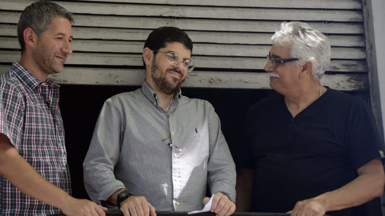 أول صور لمحتجزي غوانتنامو السابقين في أوروغواي أول صور لمحتجزي غوانتنامو السابقين في أوروغواي