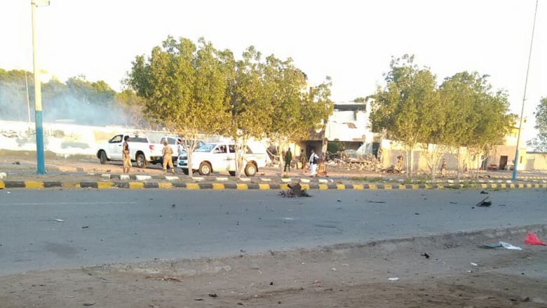 صور توثق التفجير الانتحاري لتنظيم القاعدة لموقع تابع للحوثيين في اليمن صور توثق التفجير الانتحاري لتنظيم القاعدة لموقع تابع للحوثيين في اليمن