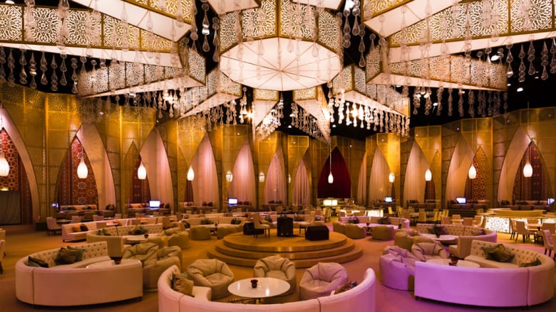 أجواء رمضان بالإمارات تربط بين حضارة ناطحات السحاب والتقاليد البدوية أجواء رمضان بالإمارات تربط بين حضارة ناطحات السحاب والتقاليد البدوية