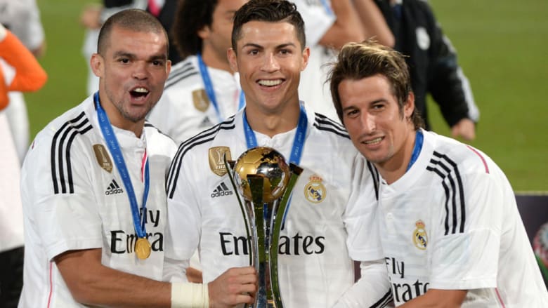 ولي العهد المغربي الحسن الثالث ينتزع الأضواء من نجوم ريال مدريد ولي العهد المغربي الحسن الثالث ينتزع الأضواء من نجوم ريال مدريد