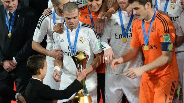 ولي العهد المغربي الحسن الثالث ينتزع الأضواء من نجوم ريال مدريد ولي العهد المغربي الحسن الثالث ينتزع الأضواء من نجوم ريال مدريد