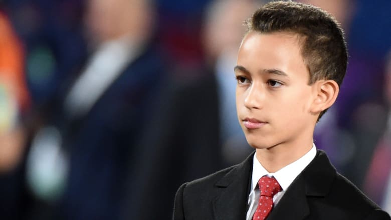 ولي العهد المغربي الحسن الثالث ينتزع الأضواء من نجوم ريال مدريد ولي العهد المغربي الحسن الثالث ينتزع الأضواء من نجوم ريال مدريد