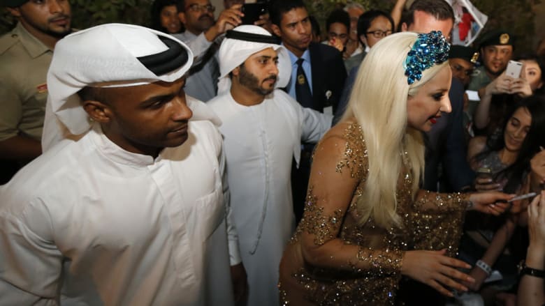 بالصور..ليدي غاغا في دبي لإحياء حفل موسيقي الليلة بالصور..ليدي غاغا في دبي لإحياء حفل موسيقي الليلة