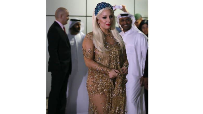 بالصور.. وصول المغنية ليدي غاغا إلى دبي لإحياء حفل موسيقي الأربعاء بالصور.. وصول المغنية ليدي غاغا إلى دبي لإحياء حفل موسيقي الأربعاء