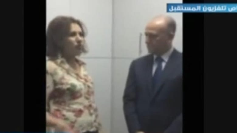 أما في لبنان، فقد فجرّت حادثة "الاعتداء" على موظفة في قصر العدل، من قبل النائب نقولا فتوش غضب المغردين الذين أطلقوا وسم #نائب_مدد_ايده كتعبير عن رفضهم أيضا لتمديد مجلس النواب لنفسه. أما في لبنان، فقد فجرّت حادثة "الاعتداء" على موظفة في قصر العدل، من قبل النائب نقولا فتوش غضب المغردين الذين أطلقوا وسم #نائب_مدد_ايده كتعبير عن رفضهم أيضا لتمديد مجلس النواب لنفسه.