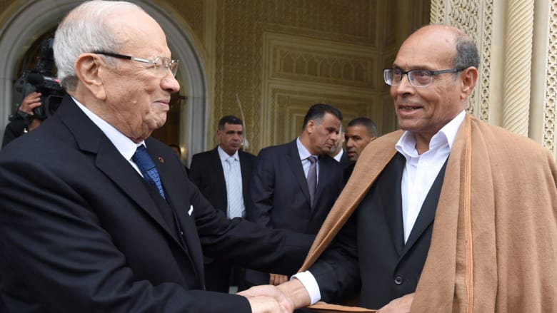 "بلد العام" تونس تكتب صفحة نادرة في تاريخ انتقال السلطة لدى العرب.. السبسي يستلم من المرزوقي "بلد العام" تونس تكتب صفحة نادرة في تاريخ انتقال السلطة لدى العرب.. السبسي يستلم من المرزوقي