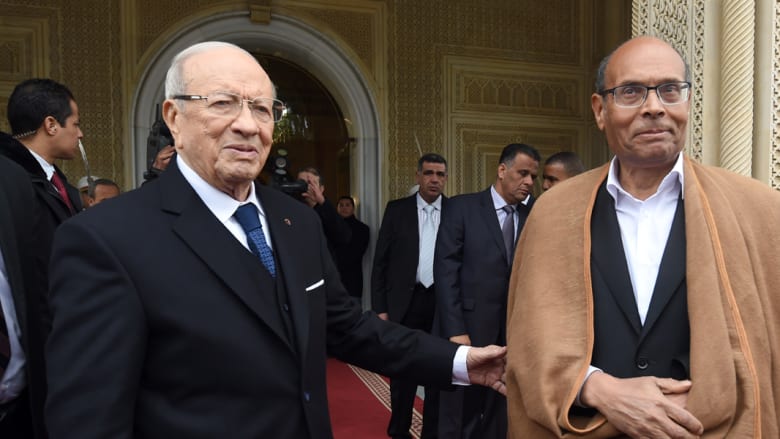 "بلد العام" تونس تكتب صفحة نادرة في تاريخ انتقال السلطة لدى العرب.. السبسي يستلم من المرزوقي "بلد العام" تونس تكتب صفحة نادرة في تاريخ انتقال السلطة لدى العرب.. السبسي يستلم من المرزوقي
