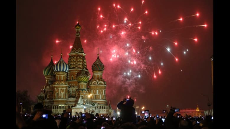 كيف احتفل العالم بقدوم عام 2015؟ كيف احتفل العالم بقدوم عام 2015؟