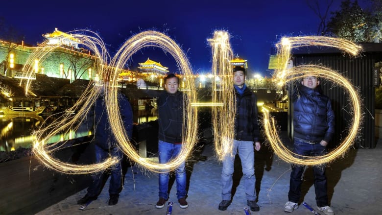 كيف احتفل العالم بقدوم عام 2015؟ كيف احتفل العالم بقدوم عام 2015؟