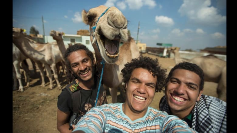 أنا هنا .. أشهر صور "سيلفي" لعام 2014 أنا هنا .. أشهر صور "سيلفي" لعام 2014