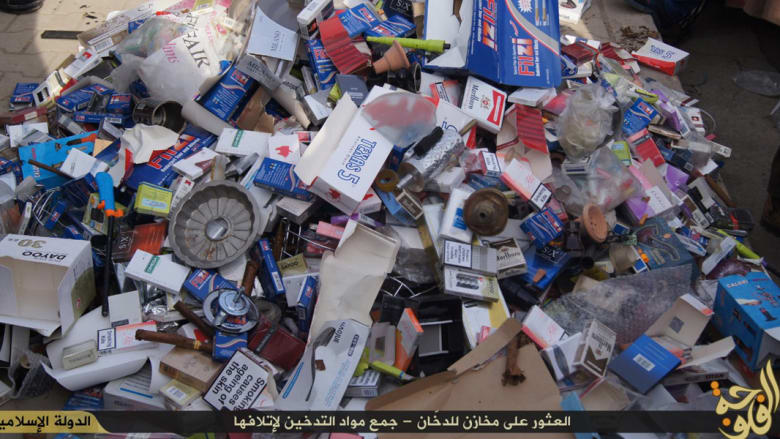 بالصور: عناصر داعش بالفلوجة يشنون حربا مدمرة.. ضحاياها علب السجائر والشيشة بالصور: عناصر داعش بالفلوجة يشنون حربا مدمرة.. ضحاياها علب السجائر والشيشة