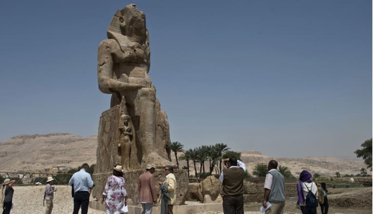 العالم بالتماثيل العالم بالتماثيل