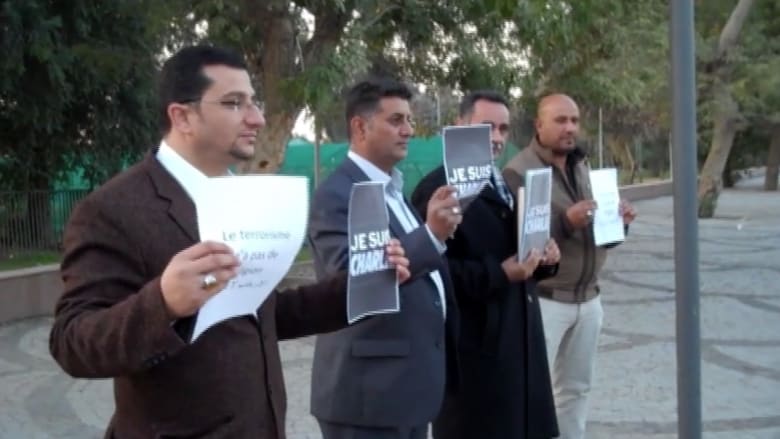 بالفيديو.. صحفيون عراقيون يتضامنون مع ضحايا هجوم باريس