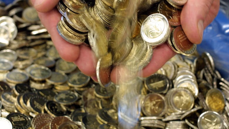 قيمة اليورو تنزل دون مستوى أول طرح للعملة الأوروبية قبل 15 سنة بالضبط قيمة اليورو تنزل دون مستوى أول طرح للعملة الأوروبية قبل 15 سنة بالضبط