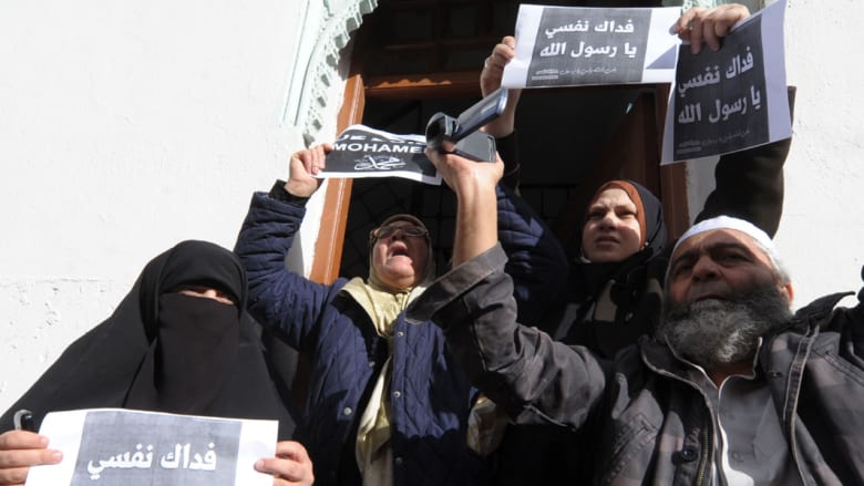 بالصور.. آلاف الجزائريين بمسيرات احتجاجية ضد "إهانة" النبي محمد تحت غطاء حرية التعبير بالصور.. آلاف الجزائريين بمسيرات احتجاجية ضد "إهانة" النبي محمد تحت غطاء حرية التعبير