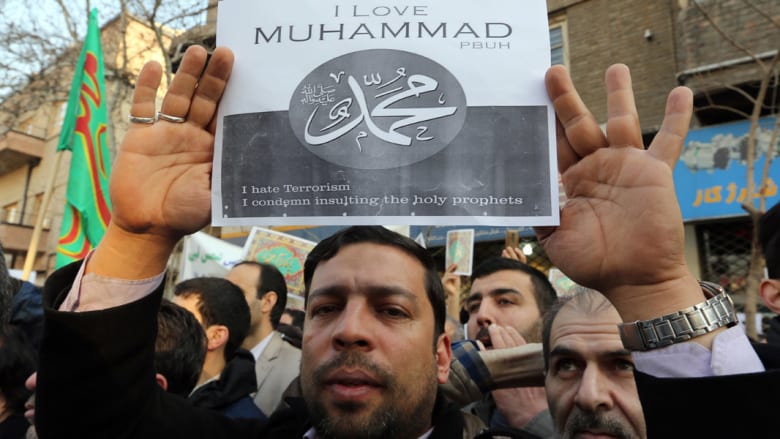 بالصور.. مظاهرات في إيران وغزة وإندونيسيا ضد صحيفة شارلي إيبدو الفرنسية ورسمها النبي محمد مجددا بالصور.. مظاهرات في إيران وغزة وإندونيسيا ضد صحيفة شارلي إيبدو الفرنسية ورسمها النبي محمد مجددا