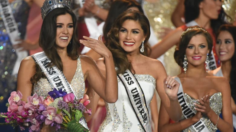 ملكة جمال كولومبيا باولينا فيغا بعد تتويجها باللقب ملكة جمال كولومبيا باولينا فيغا بعد تتويجها باللقب