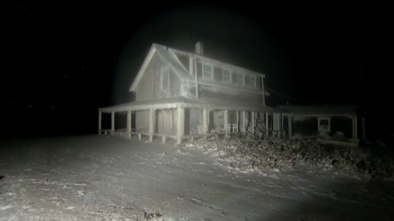 بالفيديو.. منزل يتحول لبلورة جليدية جراء العاصفة التي تجتاح أمريكا