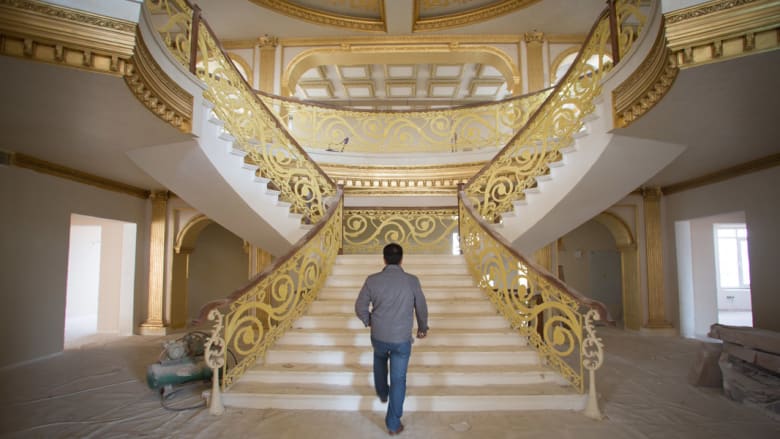 داخل نسخة للبيت الأبيض في أربيل بالعراق داخل نسخة للبيت الأبيض في أربيل بالعراق