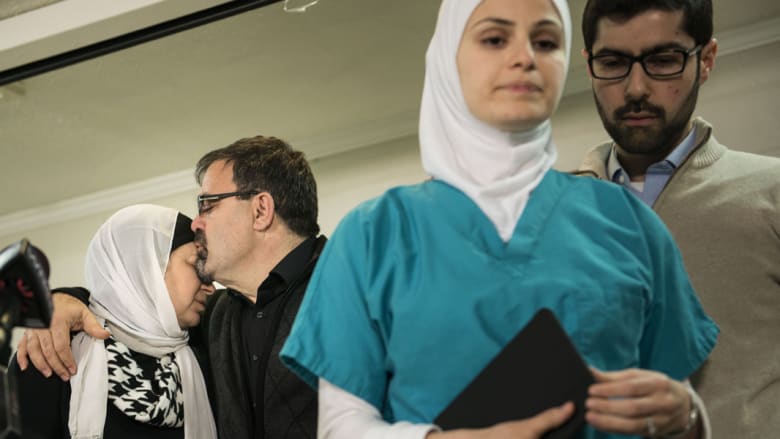 بالصور.. حزن يأسر قلوب عائلات ضحايا تشابل هيل ومعارفهم بالصور.. حزن يأسر قلوب عائلات ضحايا تشابل هيل ومعارفهم