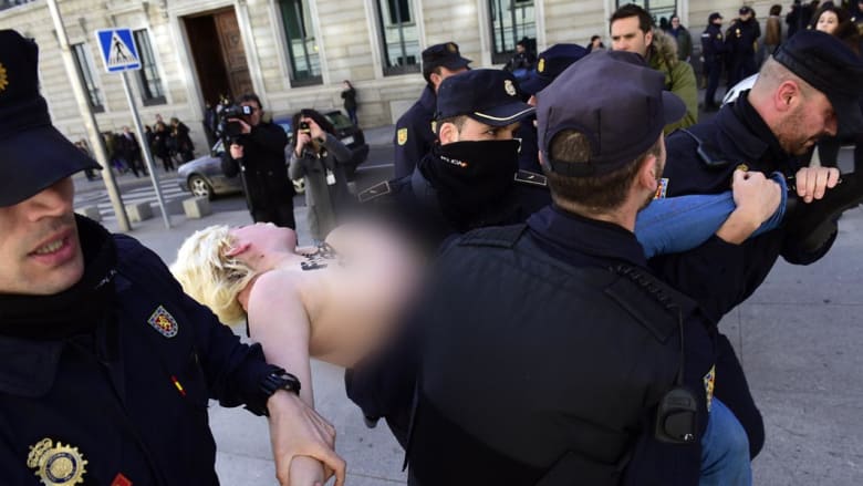 بالصور.. مظاهرات "فيمن" في إسبانيا بالصور.. مظاهرات "فيمن" في إسبانيا