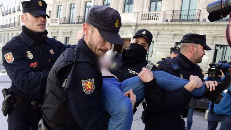 بالصور.. مظاهرات "فيمن" في إسبانيا بالصور.. مظاهرات "فيمن" في إسبانيا