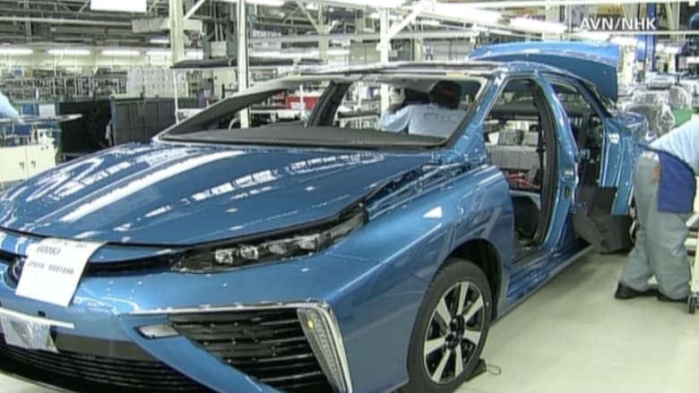 تويوتا تبدأ بإنتاج سيارتها الأولى العاملة بخلايا الطاقة