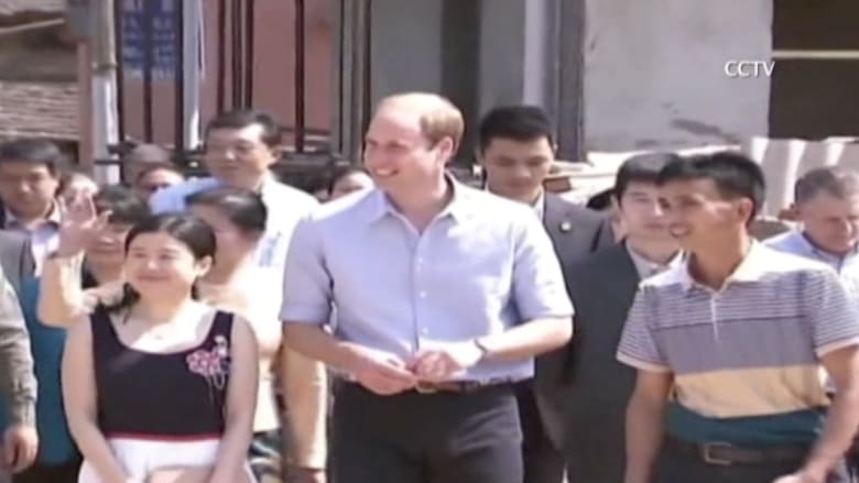 بالفيديو.. الأمير ويليام يكتسب صديقا جديدا في الصين