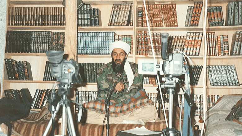 بالصور.. لقطات نادرة لزعيم تنظيم القاعدة السابق أسامة بن لادن بالصور.. لقطات نادرة لزعيم تنظيم القاعدة السابق أسامة بن لادن