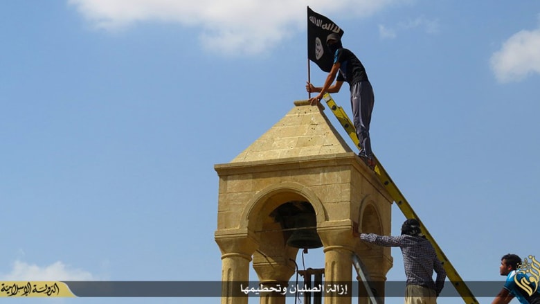 بالصور.. داعش بحملة لنزع الصلبان عن الكنائس و"إزالة مظاهر الشرك" بالصور.. داعش بحملة لنزع الصلبان عن الكنائس و"إزالة مظاهر الشرك"