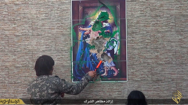 بالصور.. داعش بحملة لنزع الصلبان عن الكنائس و"إزالة مظاهر الشرك" بالصور.. داعش بحملة لنزع الصلبان عن الكنائس و"إزالة مظاهر الشرك"