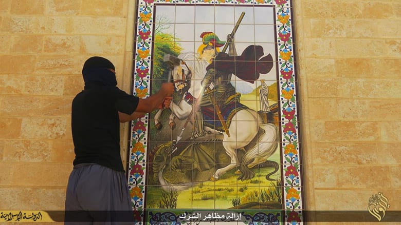 بالصور.. داعش بحملة لنزع الصلبان عن الكنائس و"إزالة مظاهر الشرك" بالصور.. داعش بحملة لنزع الصلبان عن الكنائس و"إزالة مظاهر الشرك"