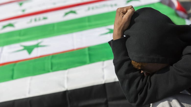 بالصور.. مئات المتظاهرين يحملون نعوشاً بأعلام عربية أمام البيت الأبيض بالصور.. مئات المتظاهرين يحملون نعوشاً بأعلام عربية أمام البيت الأبيض