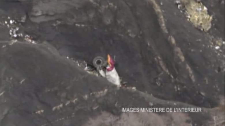 بالفيديو.. وزارة الداخلية الفرنسية تنشر صوراً مروعة لحطام الطائرة الألمانية