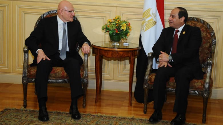بالصور.. السيسي يستقبل الزعماء العرب في قمة شرم الشيخ بالصور.. السيسي يستقبل الزعماء العرب في قمة شرم الشيخ