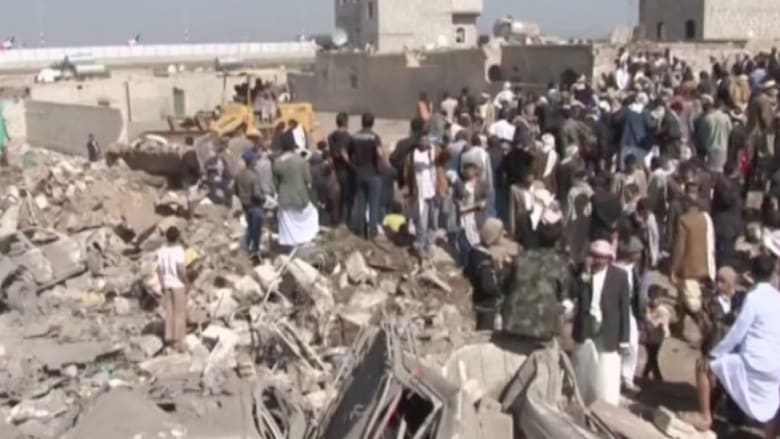 بالفيديو.. مشاهد من آثار قصف تحالف "عاصفة الحزم" على مواقع للحوثيين بصنعاء