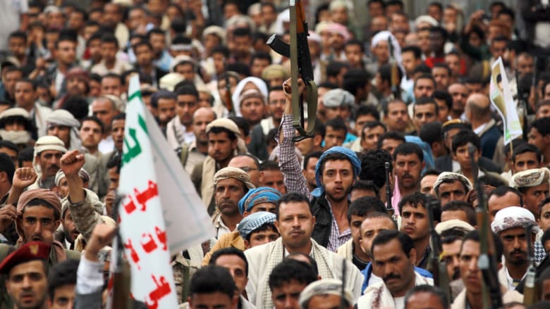 مظاهرة حاشدة في صنعاء تأييدا نظمها أنصار الحوثي في صنعاء، يحملون خلالها اسلحتهم، فيما يظهر عدد كبير منهم وهم يمضغون القات، 26 مارس/ آذار 2015 مظاهرة حاشدة في صنعاء تأييدا نظمها أنصار الحوثي في صنعاء، يحملون خلالها اسلحتهم، فيما يظهر عدد كبير منهم وهم يمضغون القات، 26 مارس/ آذار 2015
