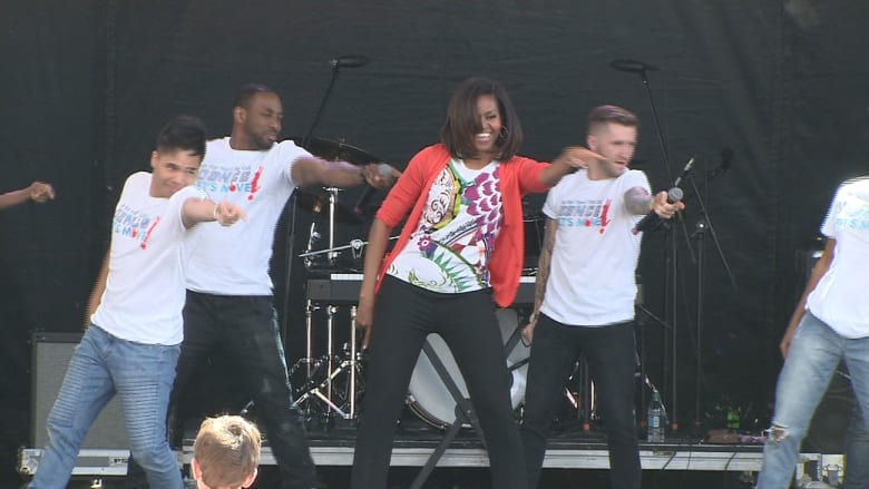 شاهد ميشيل أوباما ترقص كالمحترفين في الاحتفال السنوي لعيد الفصح