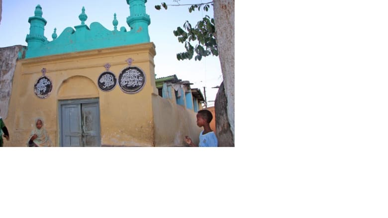 مسجد بالمدينة مسجد بالمدينة