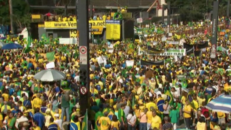 بالفيديو..  مظاهرات ضد الفساد وارتفاع الأسعار في البرازيل