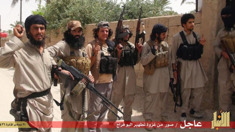 بالصور.. داعش ينشر لقطات من هجومه على الرمادي وإصابته لقائد عمليات الجيش في الأنبار بالصور.. داعش ينشر لقطات من هجومه على الرمادي وإصابته لقائد عمليات الجيش في الأنبار