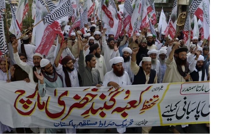 مسلمون سنة في لاهور الباكستانية، يتظاهرون تأييدا لـ"عاصفة الحزم" 17 أبريل/ نيسان 2015 مسلمون سنة في لاهور الباكستانية، يتظاهرون تأييدا لـ"عاصفة الحزم" 17 أبريل/ نيسان 2015