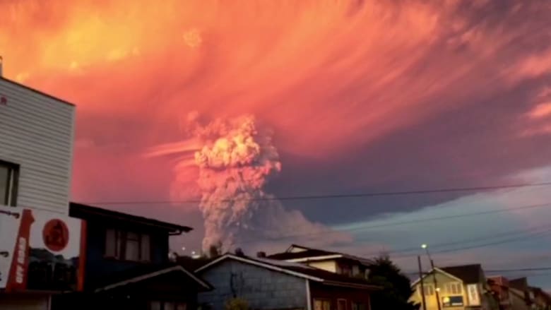 شاهد بالفيديو.. بركان تشيلي يثور لأول مرة بعد أكثر من 40 عاما