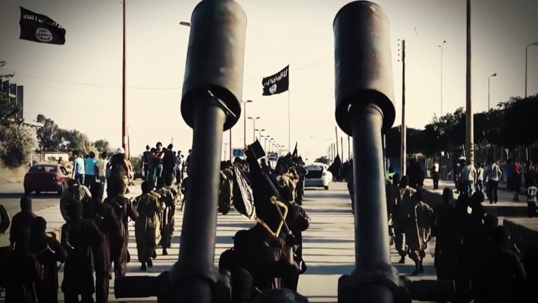 بالفيديو.. تحول داعش من المجهول قبل عام إلى أكثر التنظيمات الإرهابية جاذبية للشباب